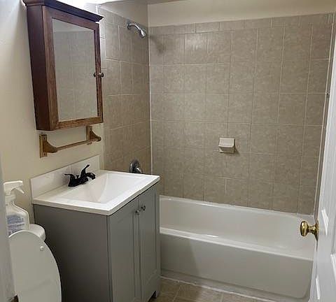 Bathroom/ Shower