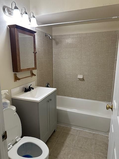 Bathroom/ Shower