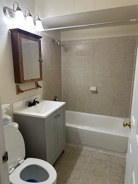 Bathroom/ Shower