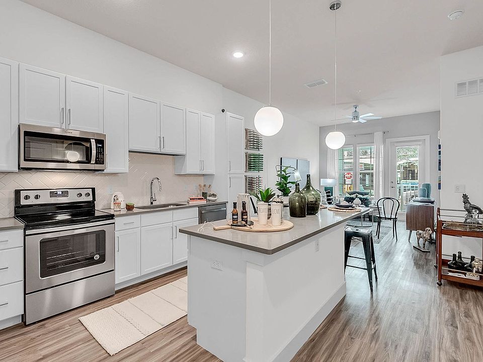 1st image of 646 W Smith St #140
