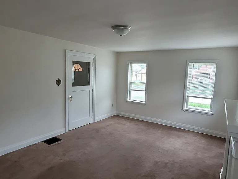 821 W 34th St — Photo 5