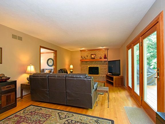 4th image of 113 Bradford Dr