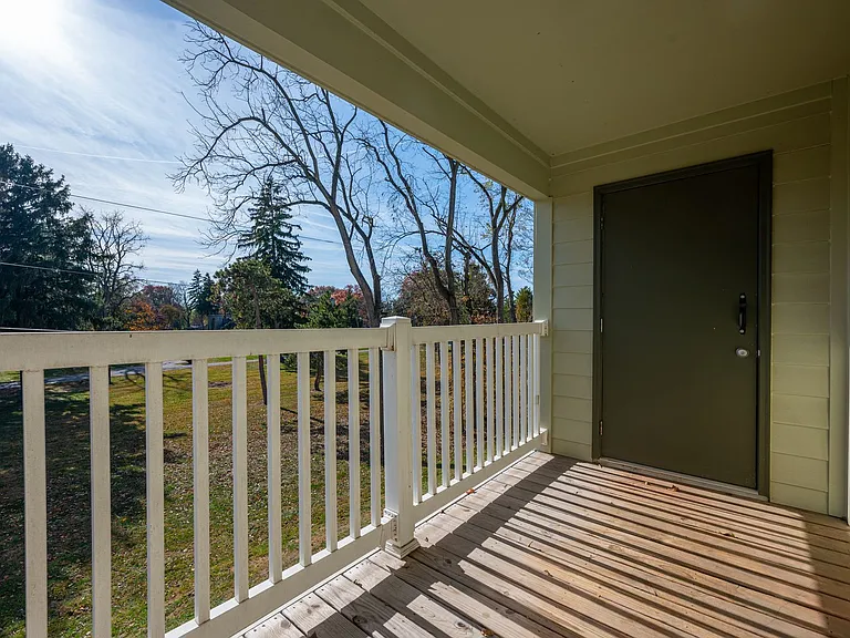 Mansion Row - Where Historic Charm Meets Modern Convenience! — Photo 10