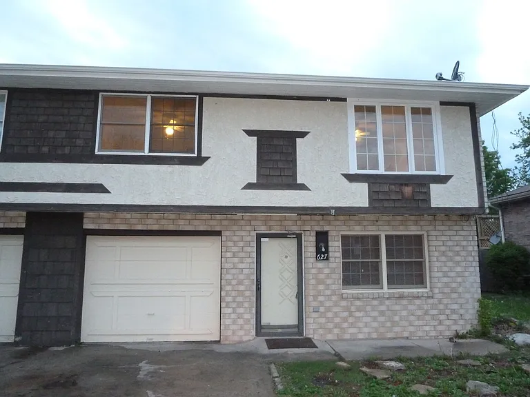 627 N Iowa St — Photo 1