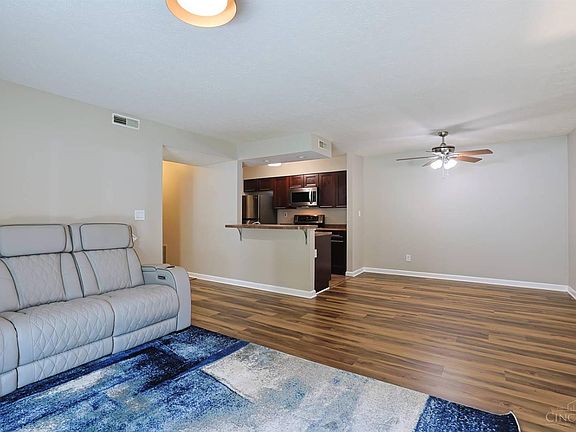 5th image of 5982 Meadowcreek Dr Unit 3