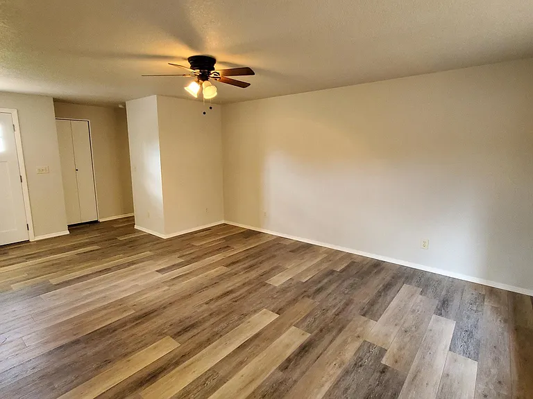 2614 NE Ocker Dr — Photo 11