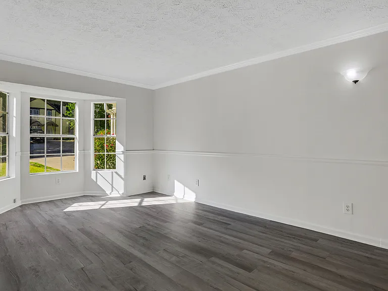 6308 E Windsor Ln — Photo 2