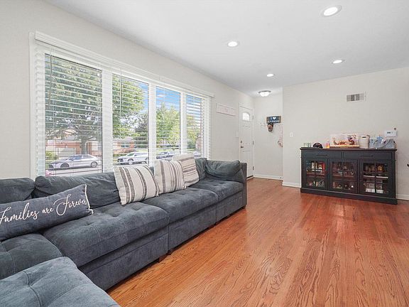 3rd image of 11237 Charles St