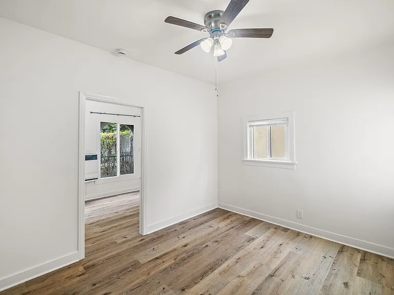 1623 N Mariposa — Photo 61