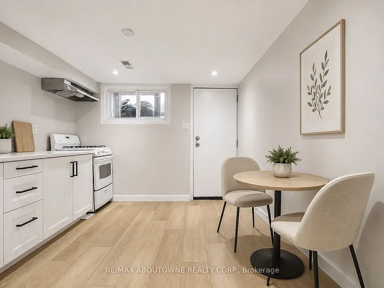 112 Claremont St #BASEMENT — Photo 2
