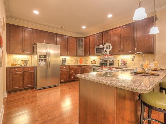 4th image of 234 Glennister Ct #22