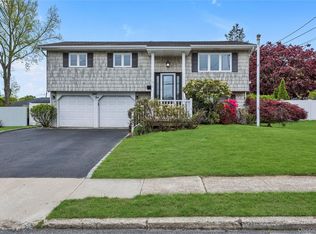 52 Mississippi Avenue, Bay Shore, NY 11706