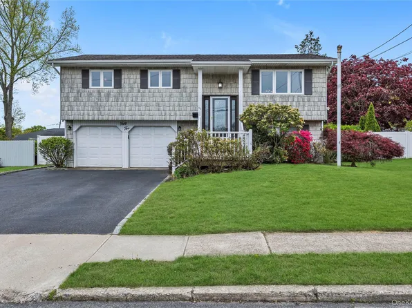 52 Mississippi Avenue, Bay Shore, NY 11706