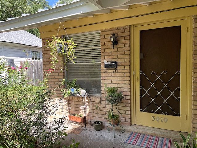 Front entrance for back unit