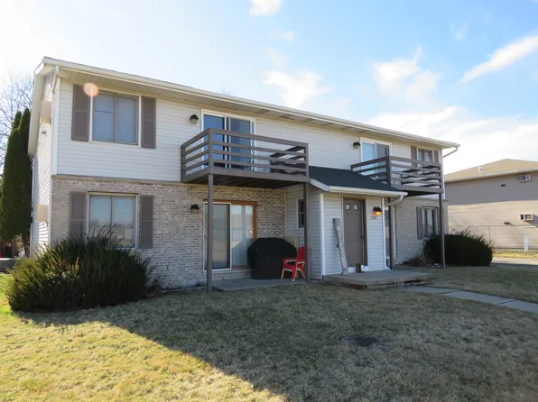 2304 Ashland Dr APT 3, Morris, IL 60450