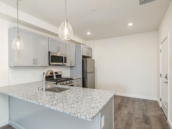 5th image of 1307 Germantown Ave #29E