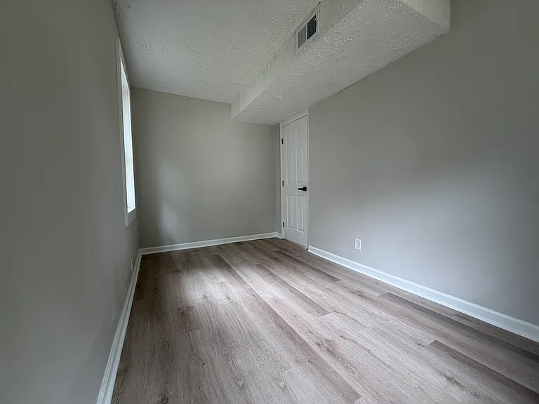 2537 Broadway St — Photo 17
