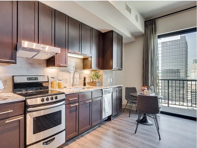 Seamless kitchen and dining integration. - The McCarthy at Memorial City