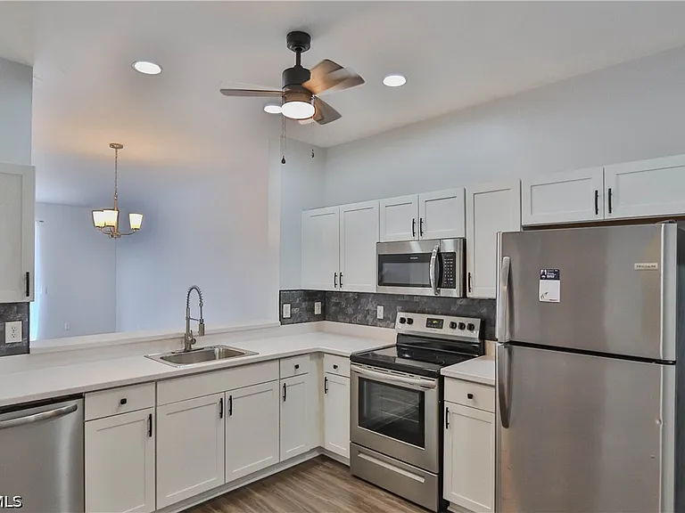 3630 Pine Oak Cir #105 — Photo 6