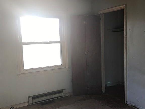 2nd image of 3610 Barclay St