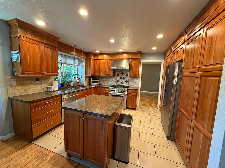 3113 Sweet Clover St — Photo 2