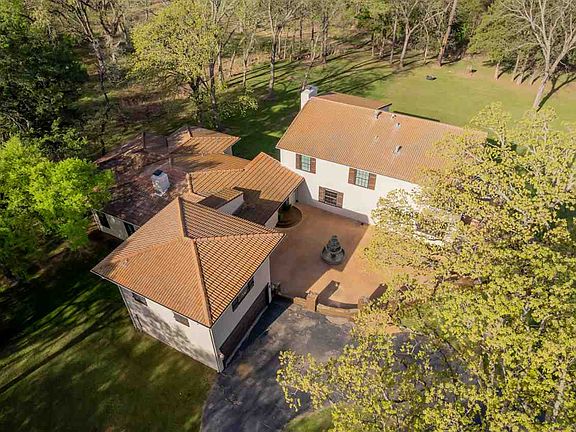 2nd image of 2420 S Tanglewood Cir