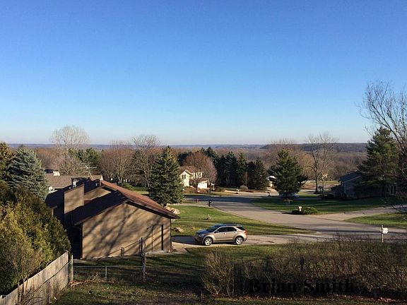 2nd image of 5566 Buthview Dr NE