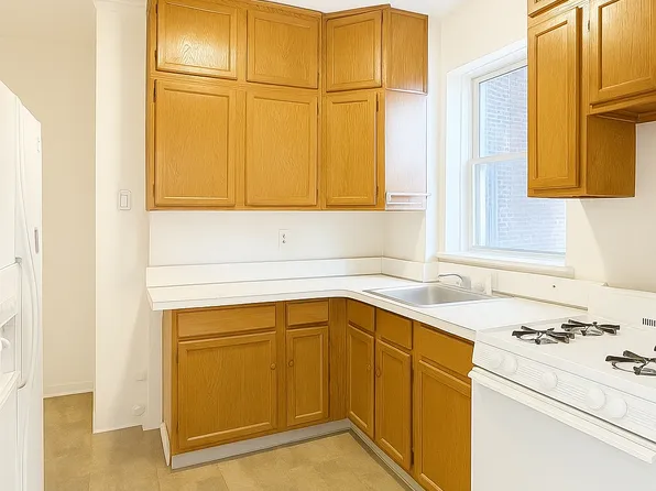 915 East 17th Street image 5 of 15