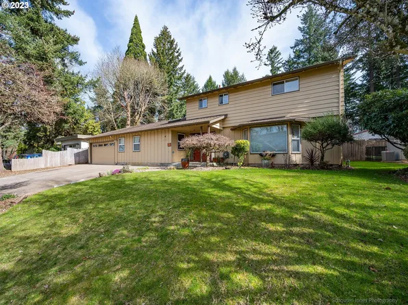 1567 Russet Dr, Eugene, OR 97401