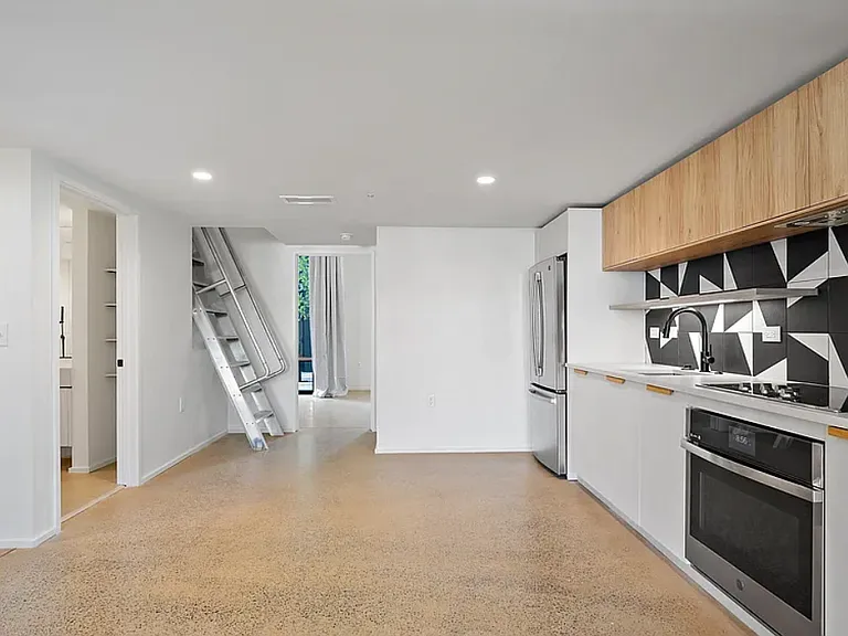 2323 2nd Ave S #1A — Photo 12