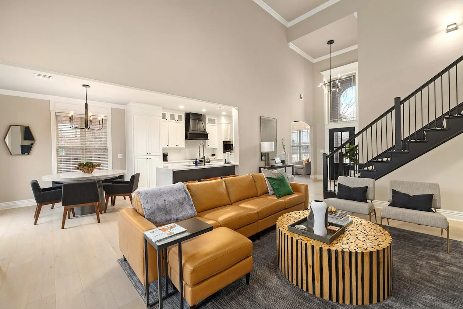 4 bed, 2.0 bath, 2443 sqft, $4,628 — Photo 3