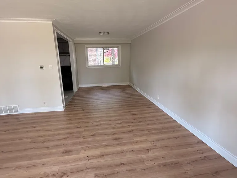 6 Brantley Cres — Photo 4