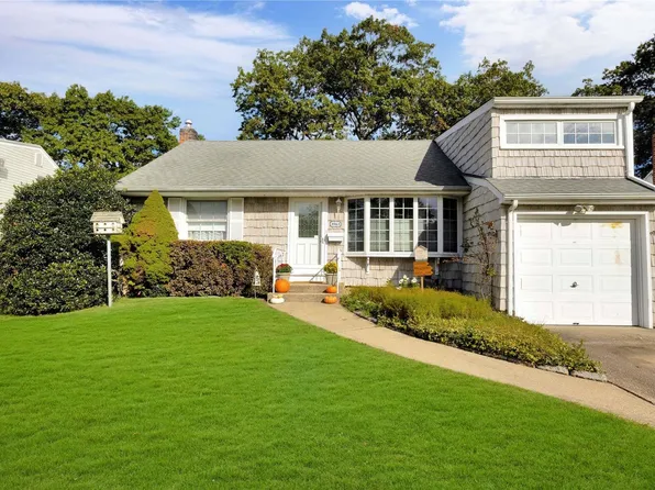 3963 Beechwood Place, Seaford, NY 11783