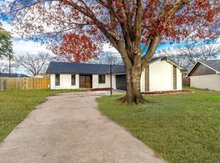 1601 Squire Ct, Grand Prairie, TX 75051