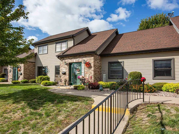 307 W Clay St, Cuba City, WI 53807