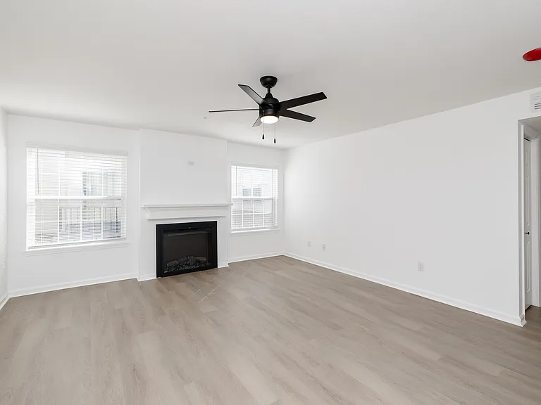 C2 Floorplan - 3BR, 2BA - 1,395SF C2 Floorplan - 3BR, 2BA - 1,395SF