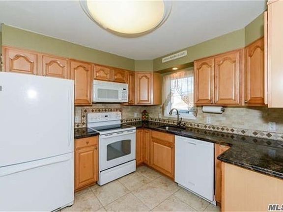 4th image of 733 Blackstone Ave
