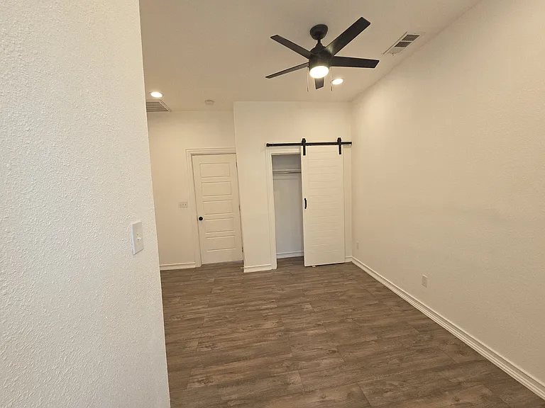 127 W 8th St #25 — Photo 5