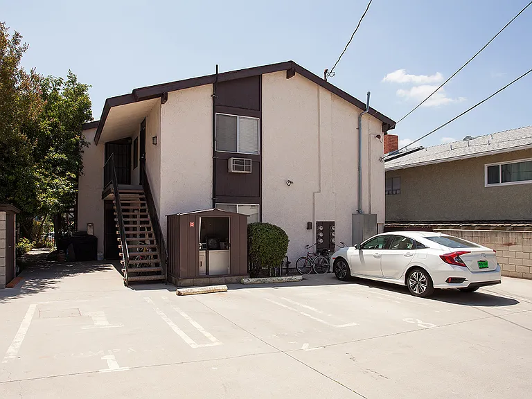 711 E Tujunga Ave #A — Photo 6