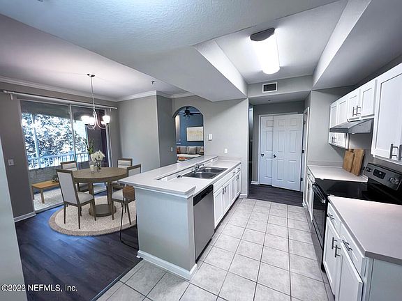 3rd image of 10075 N Gate Pkwy #1206