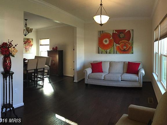 5th image of 2414 Walthall Ct