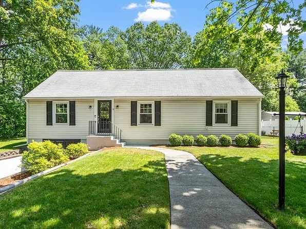 9 Clarke Ave, Chelmsford, MA 01824