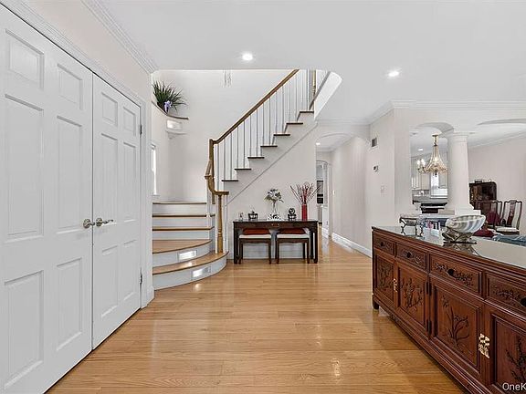 5th image of 7347 185th St