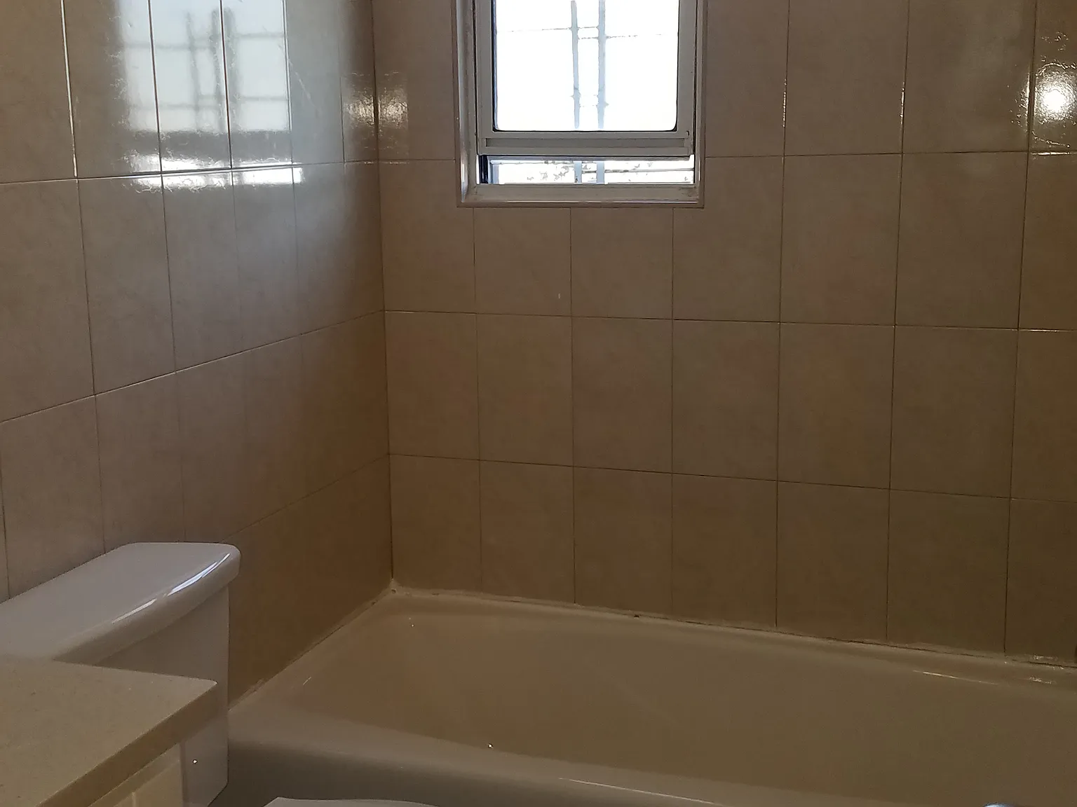4 bed, 1.5 bath, 1200 sqft, $3,300 — Photo 4