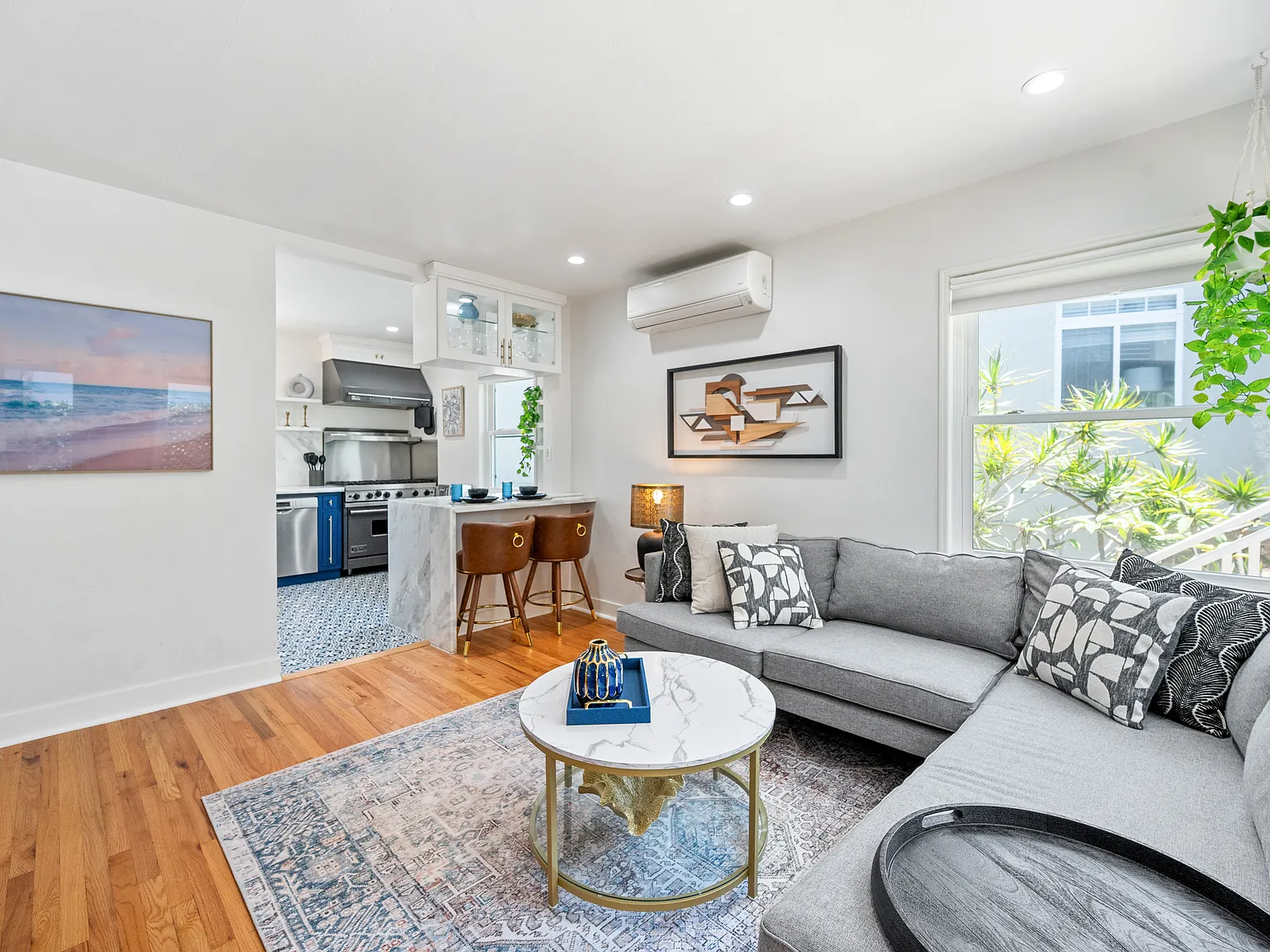 2 bed, 700 sqft, $4,995 — Photo 3