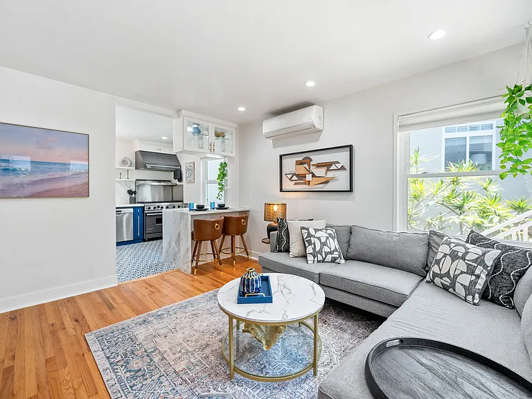 3717 Riviera Dr — Photo 3