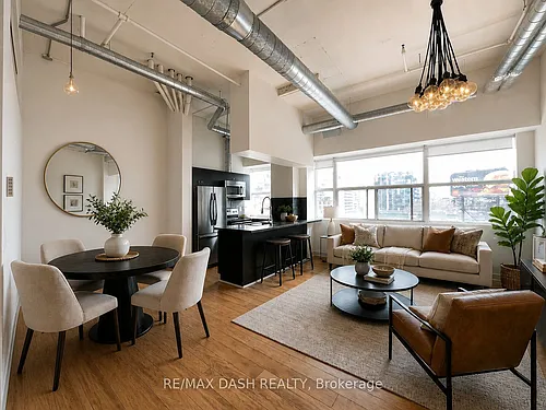 700 King St W #416 Photo 1