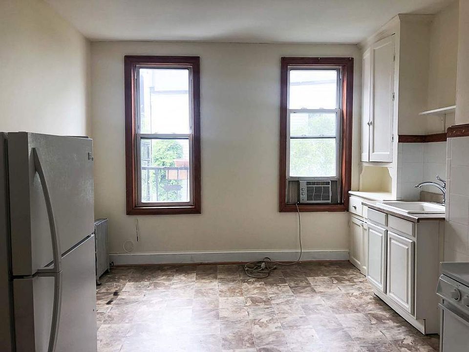 1st image of 114 Bedford Ave APT 4R
