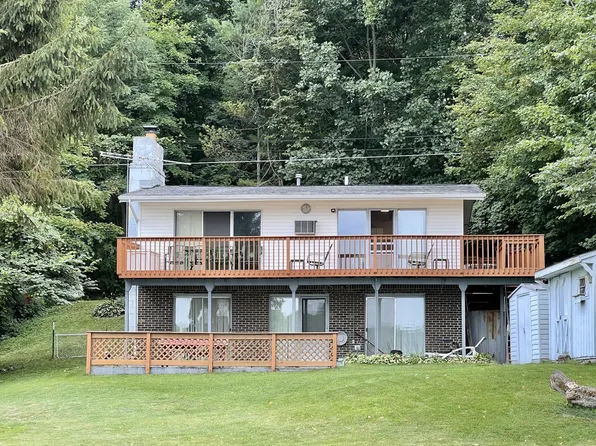 8024 Sunset Rd, Reading, MI 49274