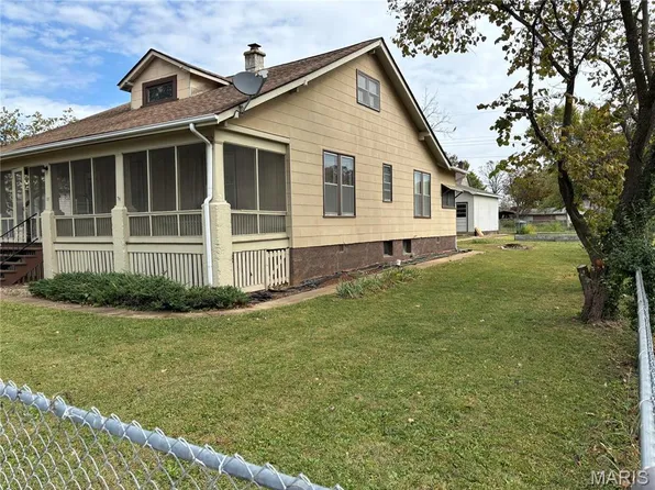 110 N White Oak St, Desloge, MO 63601